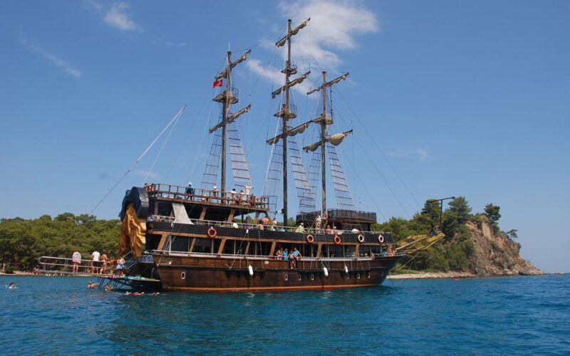 Alanya Pirate Boat Trip with Lunch, Swimming & Foam Party - The Experience in Detail
