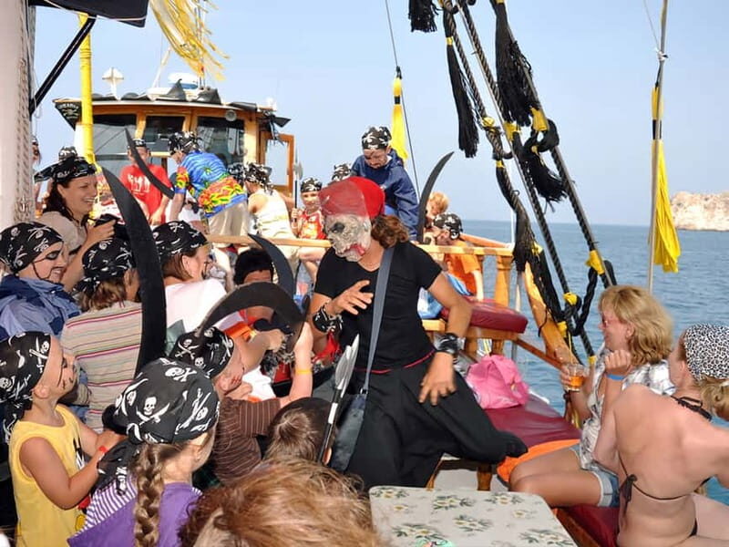 Alanya: Pirate Boat with Lunch and Unlimited Drinks - Key Points
