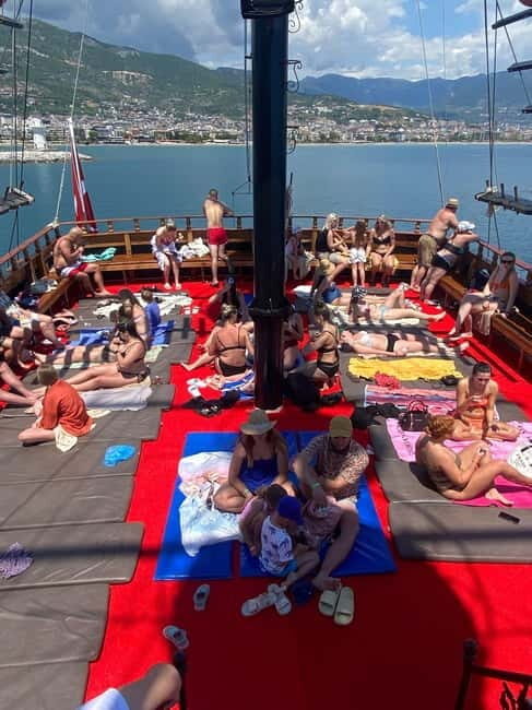 Alanya Relax Boat Tour with Caretta and Dolphin View - Discovering the Peaceful Side of Alanya: The Relax Boat Tour with Caretta and Dolphin View