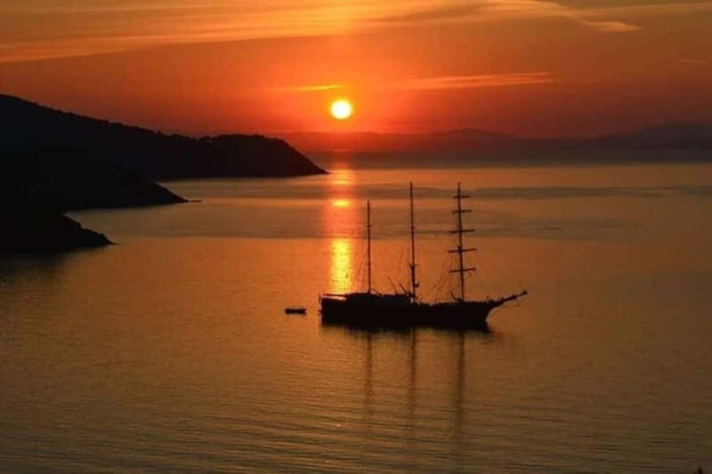 Alanya: Sunset Party Boat w/ Dinner & Unlimited Drinks - Key Points