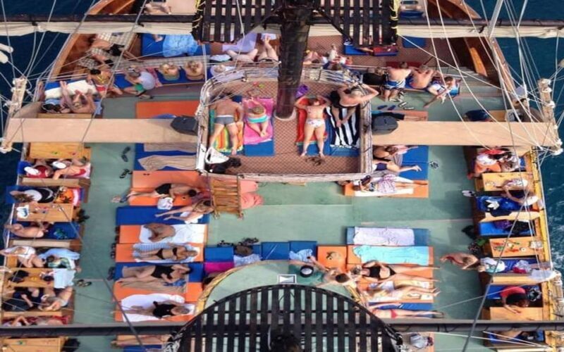 Alanya:Catamaran Tour with Lunch&Soft Drinks Animation Shows - Key Points