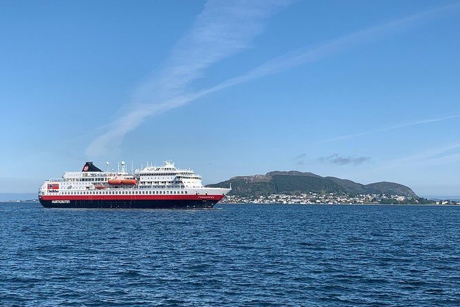Alesund Sightseeing private tour for cruise passengers - Exploring Alesund with a Local Guide: What to Expect
