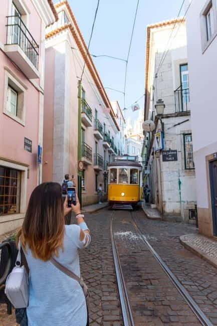 Alfama Photo Walk: Lisbon Photography Tour with a Local - FAQ