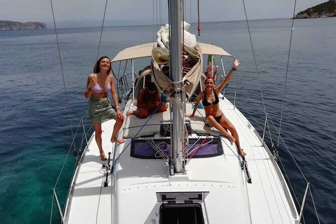 Alghero - Sailboat trip with lunch on board, - Key Points