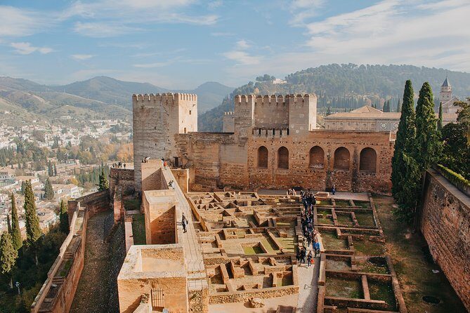Alhambra and Generalife Skip-the-Line Ticket with Guide - Key Points