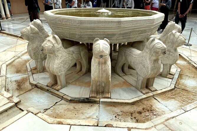 Alhambra and Nasrid Palaces Guided Tour with Tickets - Discovering the Alhambra: A Deep Dive into the Experience