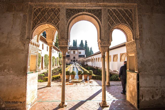 Alhambra and Nasrid Palaces: Private Tour through the Senses - Who Will Love This Tour?