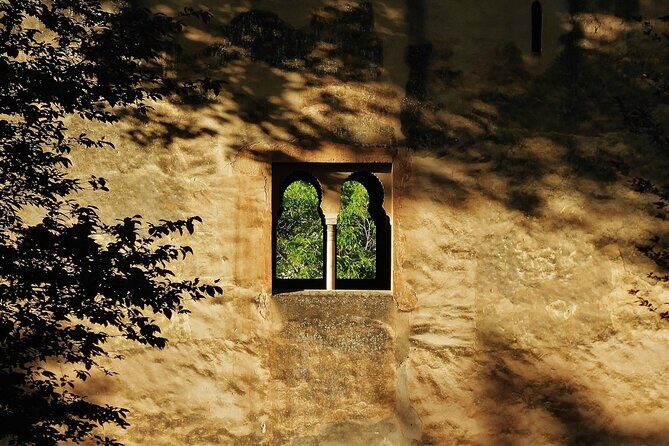 Alhambra and Nasrid Private Walking Tour with Food Tasting - The Practical Side: What You Need to Know