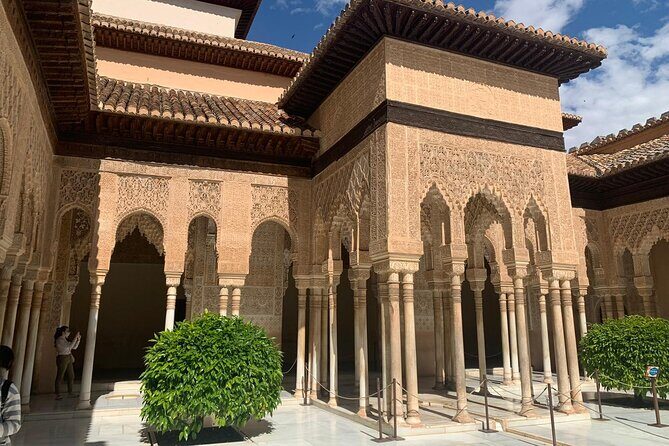 Alhambra: complete guided tour with Nasrid Palaces tickets - FAQ