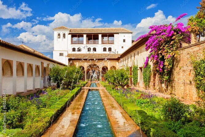 Alhambra gardens guided tour (English guide) - Who Should Book This Tour?