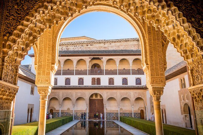 Alhambra & Generalife: Exclusive 3-Hour Private Tour with Tickets Included - The Itinerary Breakdown
