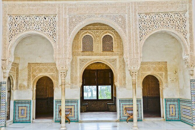 Alhambra & Generalife Skip the Line Regular Group including Nasrid Palaces - Key Points