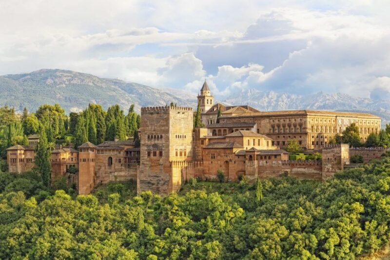 Alhambra Guided Tour with Fast-Track Entry - The Experience in Detail