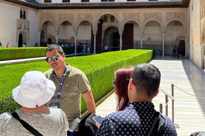 Alhambra, Nasrid Palaces, Generalife & Alcazaba Private Tour - The Experience: What Travelers Can Expect