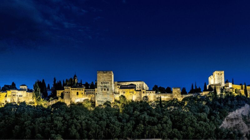Alhambra: Nasrid Palaces Guided Night Tour without tickets - Key Points
