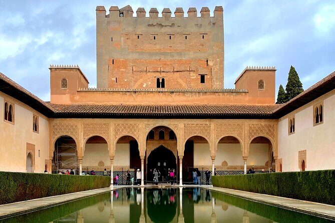 Alhambra Private Tour - Key Points