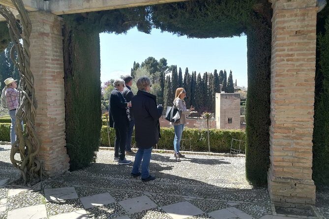 Alhambra Skip-the-line Private Tour including Nasrid Palaces - Who Should Consider This Tour?