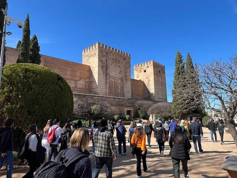 Alhambra Surroundings: History, Architecture and Legends - What Reviewers Say