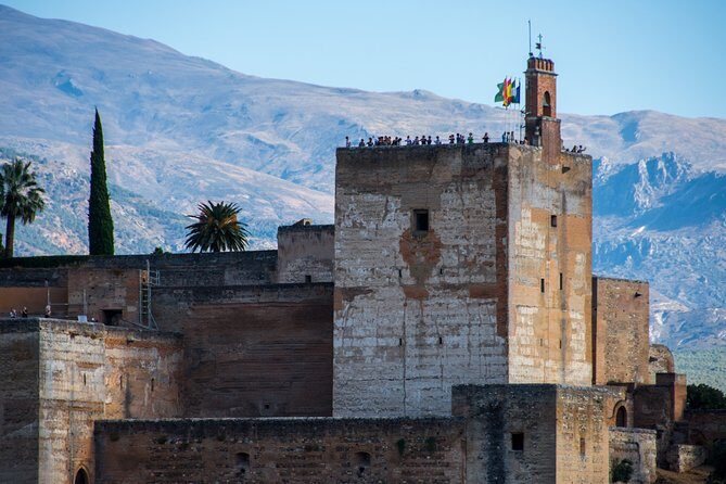 Alhambra Tour and Nazaries Palaces with Hammam Massage Experience - A Deep Dive into the Alhambra Experience
