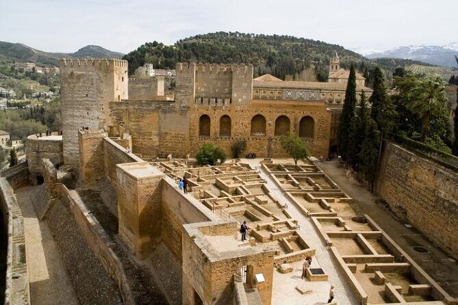 Alhambra: tour with Generalife and Alcazaba. Admission not included - A Walkthrough of the Tour