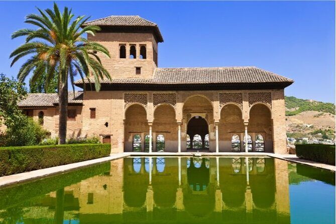 Alhambra: tour with Generalife and Alcazaba. Admission not included - The Sum Up