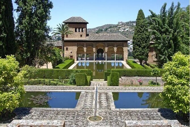 Alhambra: tour with Nasrid Palaces. Admission not included - FAQs