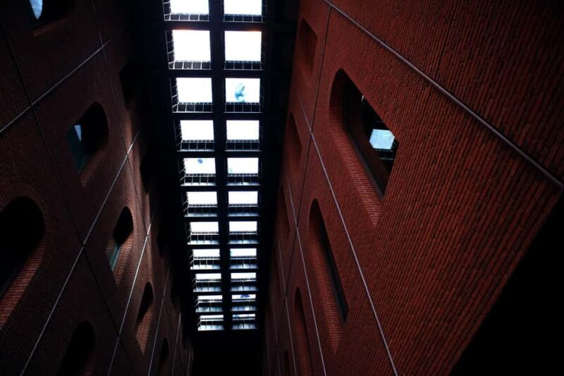 Alhóndiga de Bilbao: Art explained by Artists - Who is this tour for?
