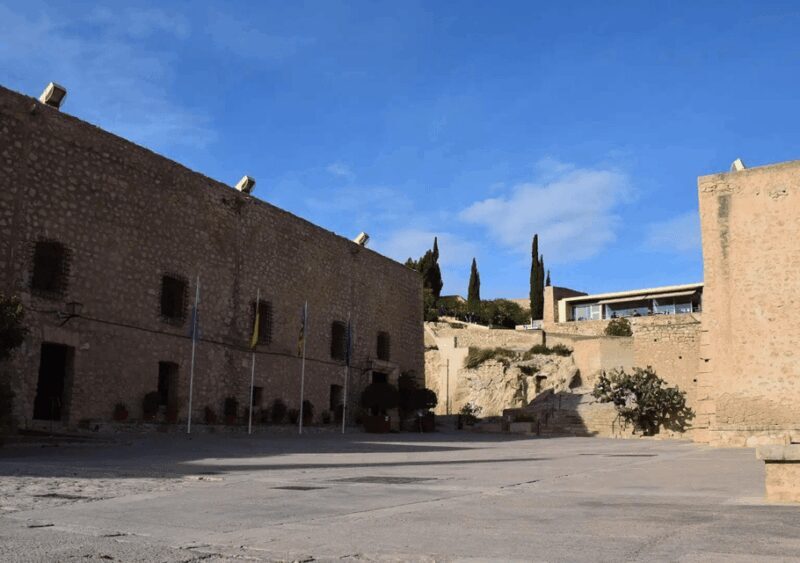 Alicante: Bullring and Castle Guided Tour with Taxi Transfer - What You Can Expect at the Bullring