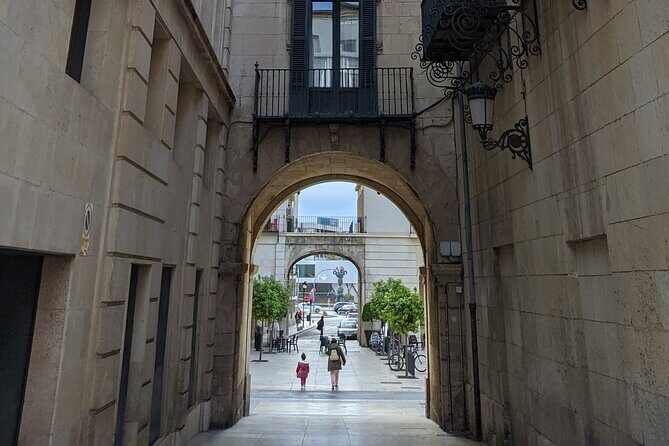 Alicante & Elche. Transport, guide and monuments. - Practical Considerations