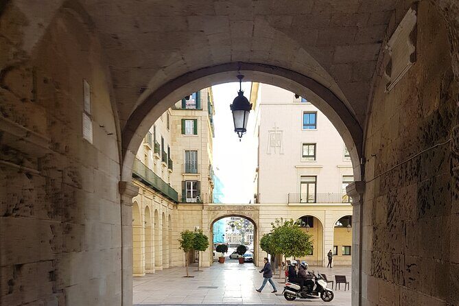 Alicante & Elche. Transport, guide and monuments. - FAQ