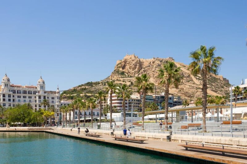 Alicante: Express Walk with a Local in 60 minutes - Key Points