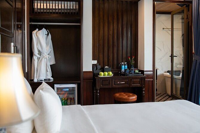 All-Inclusive 2 Day/1 Night Halong Luxury Cruise, Meals, Cave, Kayaking,Swimming - In-Depth Review of the Halong Bay 2-Day/1-Night Cruise Experience