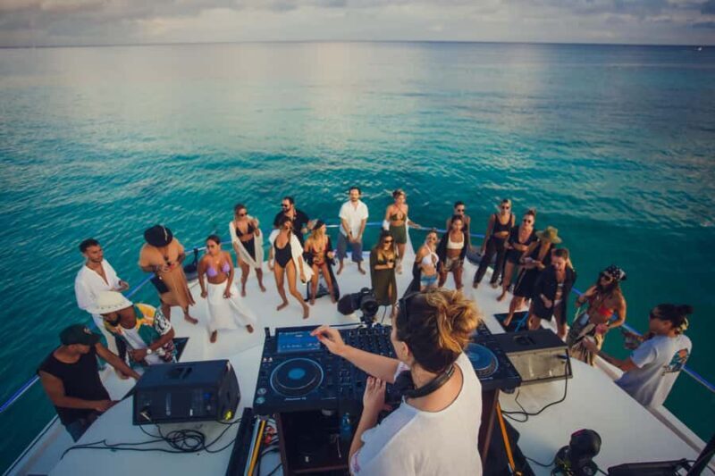 All-Inclusive Cancun:DJ Evening Beat in 51' Leopard PowerCat - Exploring the Experience: What You Can Expect