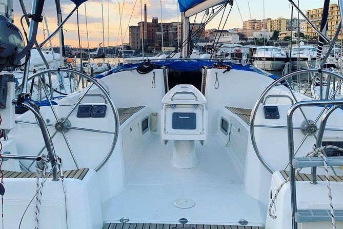 All-inclusive Sailing tour: Sorrento Coast - Exploring the Sorrento Coast from the Water