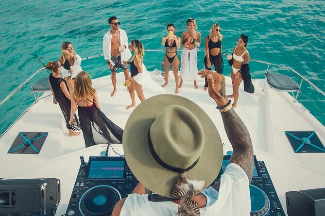 All Inclusive Tulum Party DJ Evening Beat in 51' Leopard PowerCat - Practical Tips for Your Yacht Day