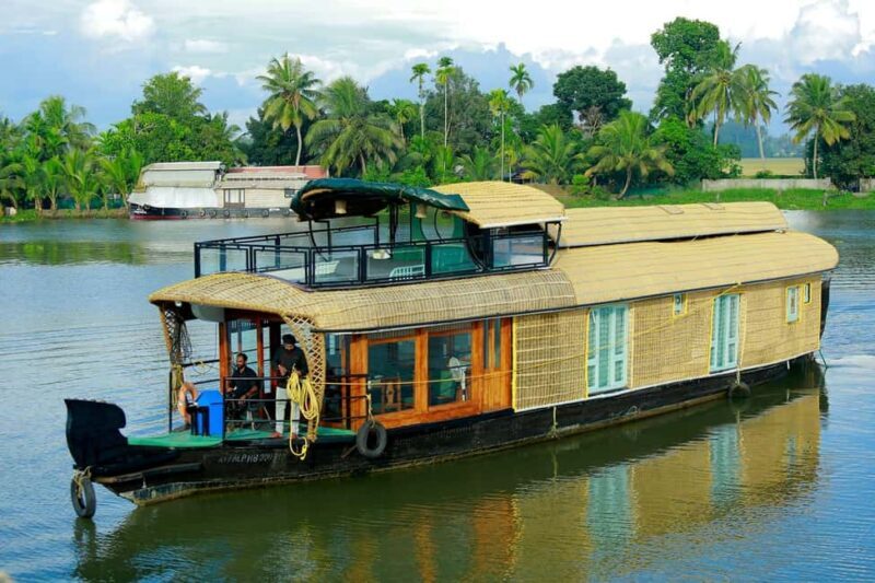 Alleppey: Sunrise Houseboat Cruise with Breakfast - Breakfast on Board: A Taste of Kerala