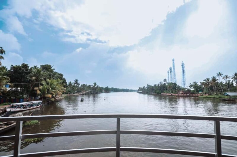 Alleppey: Sunrise Houseboat Cruise with Breakfast - Relaxing and Reflecting