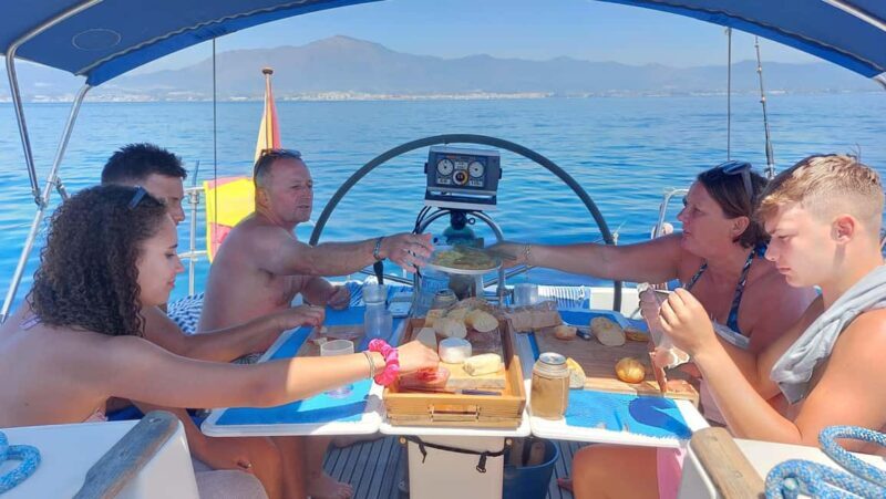 Always private 4 hour - Sail- dolphin Yacht Charter-paddle - Key Points