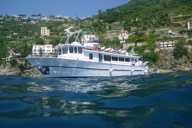 Amalfi Coast by boat with aperitif, lunch and sea breaks - Key Points
