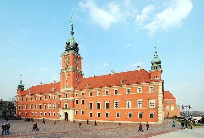 Amazing photo walk through the Old town of Warsaw - Key Points