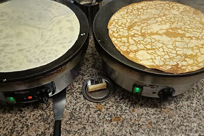 Amazing Sweet Crêpe Cooking Class Paris - Group Size and Atmosphere