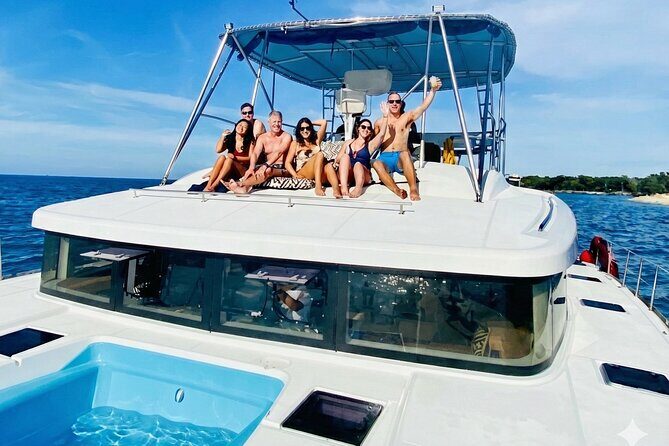 Amber Cove & Taino Bay: Private Catamaran with Jacuzzi and Lunch - Key Points