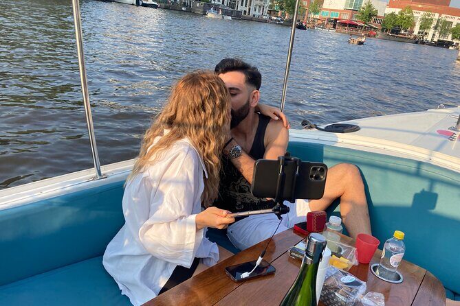 Amsterdam 90-min Private Canal Cruise with Live Guide and Drinks - An In-Depth Look at the Amsterdam Canal Cruise