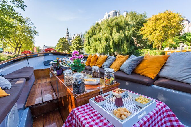 Amsterdam All-Inclusive 90-Minutes Canal Cruise by Captain Jack - Who Will Love This?