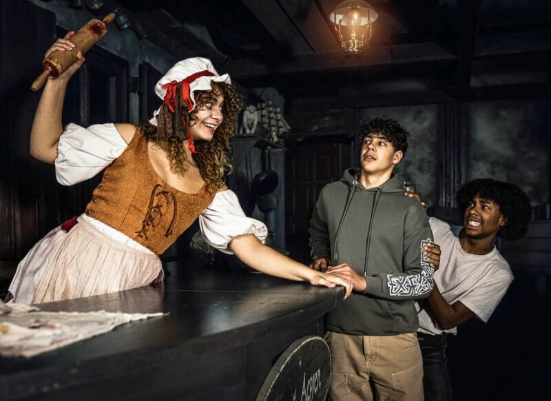 Amsterdam: Amsterdam Dungeon Entrance Ticket - Exploring the Amsterdam Dungeon: A Spooky and Entertaining Journey into the Past