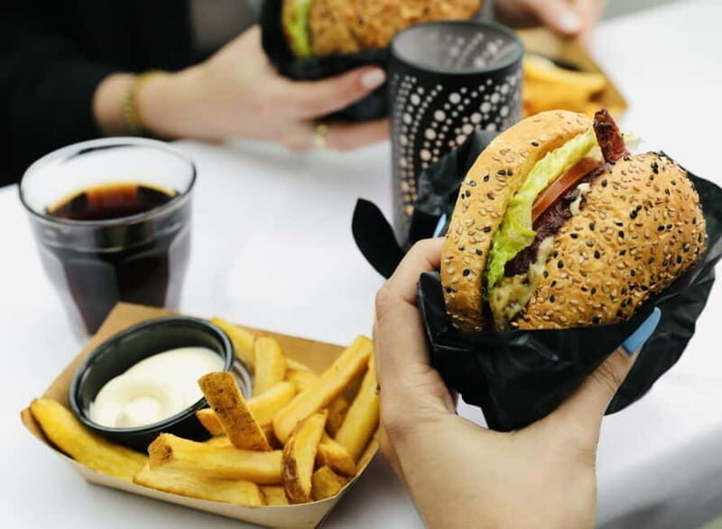 Amsterdam: Burger Dinner Canal Cruise - Key Points