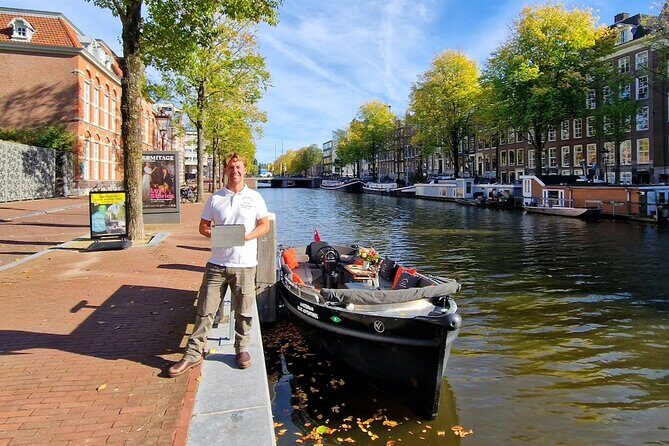 Amsterdam Canal Cruise on a small open boat (max 12 guests) - FAQ