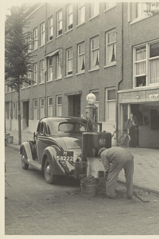Amsterdam: Cycling along the World War Two spots - Key Points