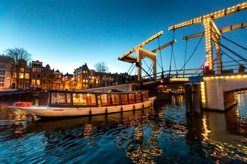 Amsterdam: Evening Canal Cruise with (Open) Bar on Board - Key Points