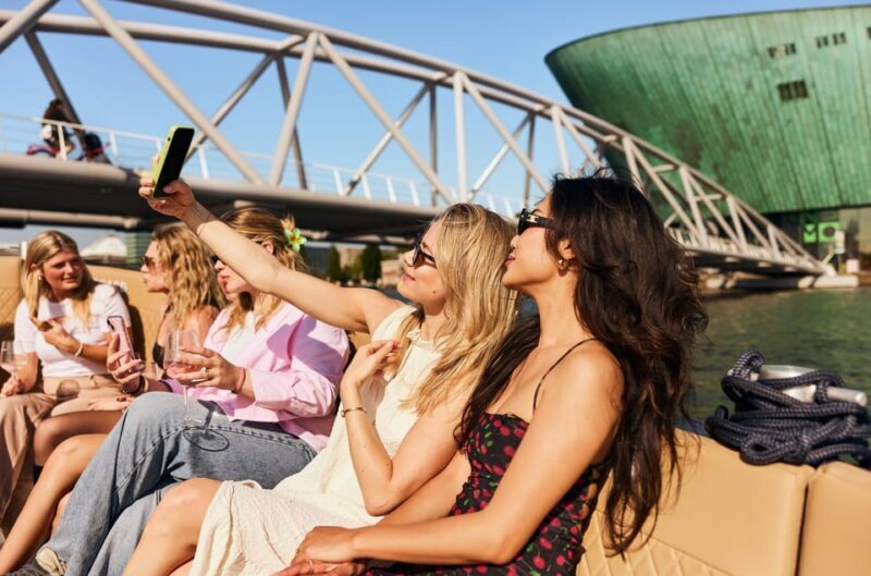 Amsterdam: Evening Canal Cruise With Unlimited Drinks Option - Who Should Consider This Tour?